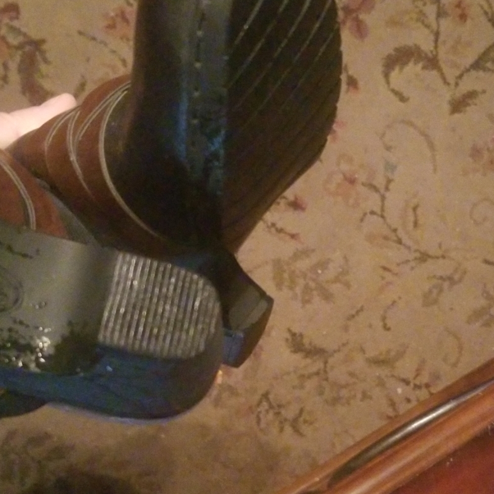 Shoes - Picture 2 of 4